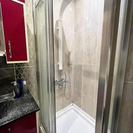 Appartement House In The Center Of Kadikoy Istanboel
